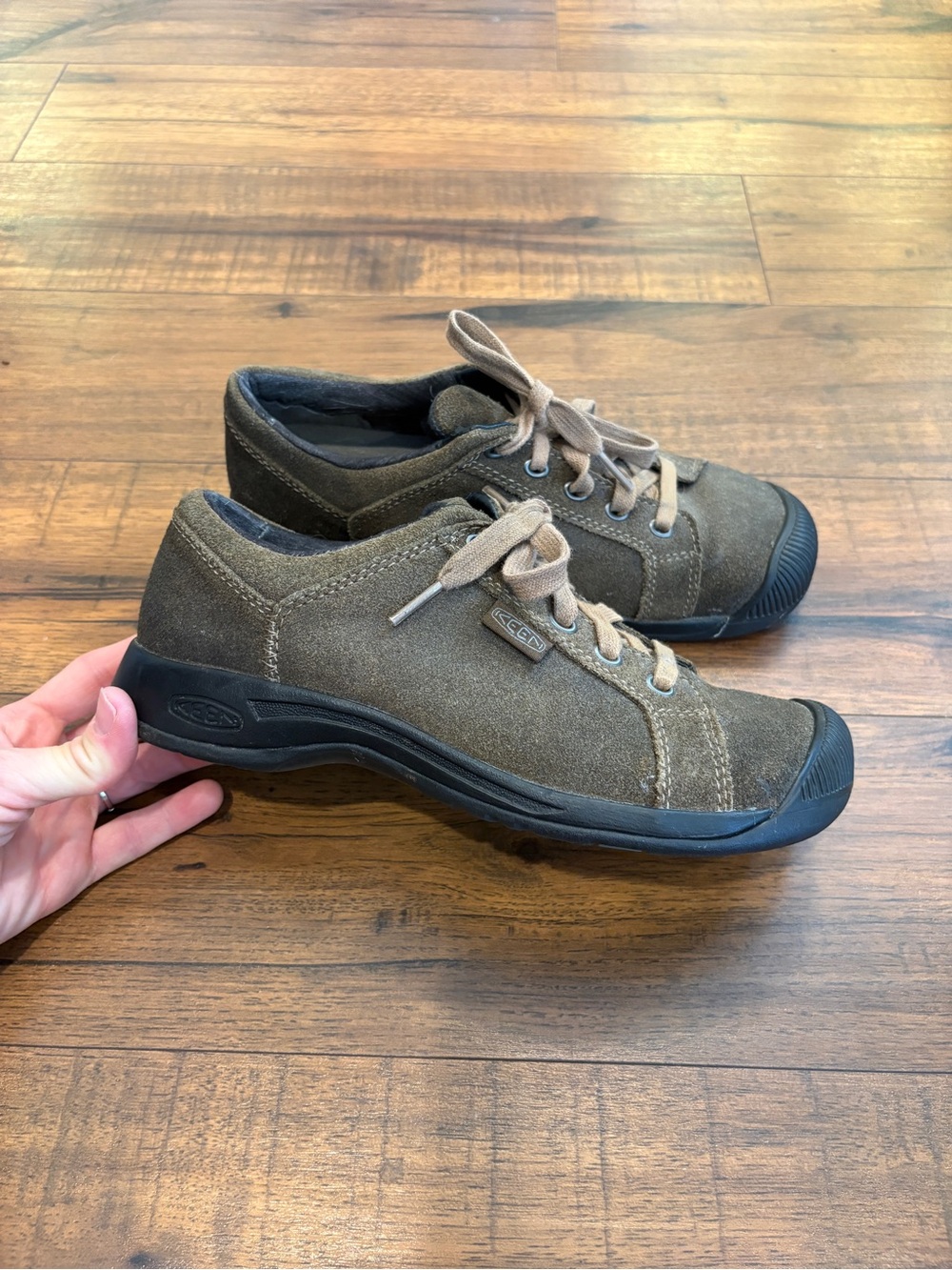 KEEN Reisen Lace Womens Size 7 Brown Suede Leather Walking Shoes Comfort Low Top